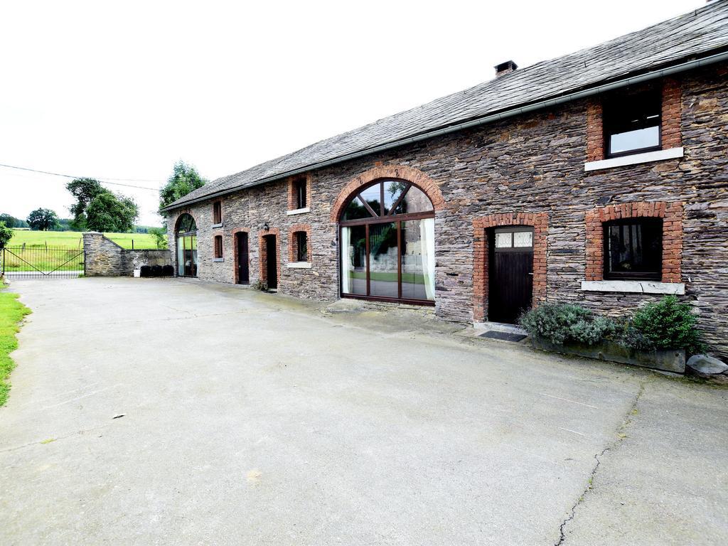 Spacious Holiday Home In Lierneux With Garden 外观 照片