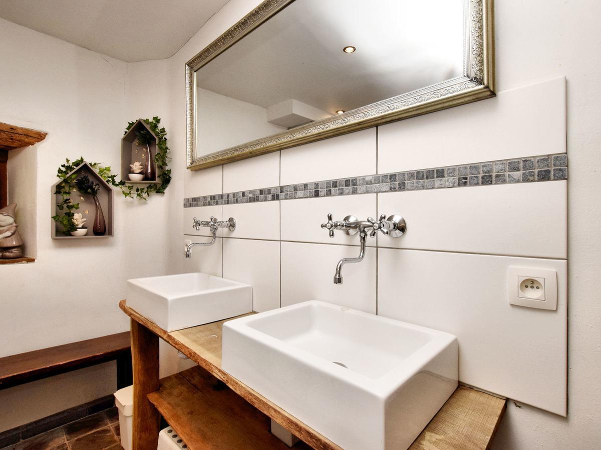 Spacious Holiday Home In Lierneux With Garden 外观 照片