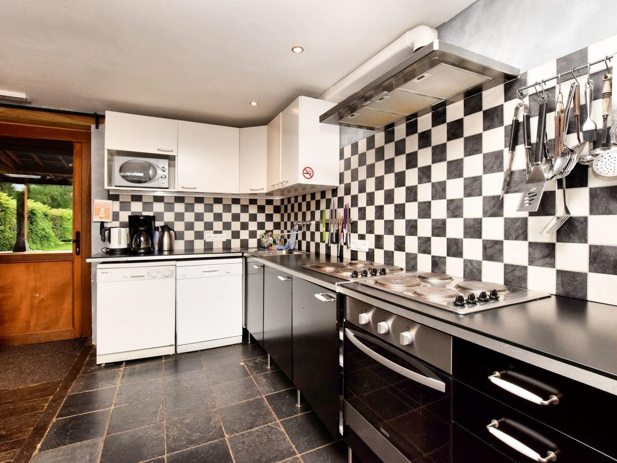 Spacious Holiday Home In Lierneux With Garden 外观 照片