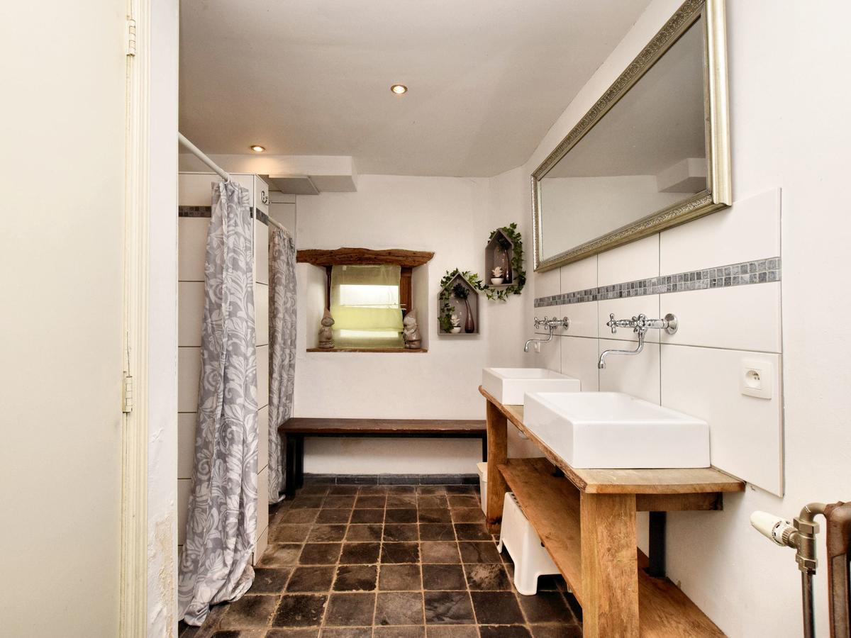 Spacious Holiday Home In Lierneux With Garden 外观 照片
